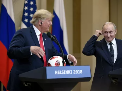 US President Donald Trump is presenetd with the official game ball of the FIFA&nbsp;World Cup 2018 from Russian President Vladimir Putin (R) during their joint press conference following their meeting at the Finnish Presidential Palace in Helsinki, Finland, 16 July 2018. Photo: Antti Aimo-Koivisto/Lehtikuva/dpa