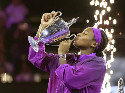 Coco Gauff je bila navdu&scaron;ena, potem ko je slavila zmago na zaključnem mastersu najbolj&scaron;ih teni&scaron;kih igralk. Foto: AP