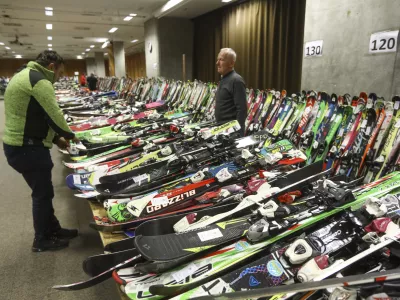 Smučarski sejmi niso le priložnost za nakup opreme, temveč tudi za krepitev slovenske smučarske tradicije. Foto: Luka Cjuha&nbsp;