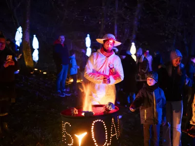15.11.2024 Festival noči in ognjenih ambientov Ana Plamenita 2024, otro&scaron;ko igri&scaron;če Pod skakalnico ob Vodnikovi cesti v Ljubljani.FOTO: Nik Erik Neubauer