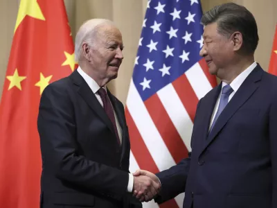 Ameri&scaron;ki predsednik Joe Biden in kitajski predsednik Xi Jinping sta se v Limi strinjala, da je z izvolitvijo Trumpa svet stopil v obdobje negotovosti in nečesa novega. Oboje velja tudi za odnose med ZDA in Kitajsko. Foto: AP