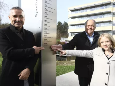 Seznam na obeležju&nbsp;v ljubljanskem parku Gazela je bogatej&scaron;i&nbsp;za podjetje Hyla. Foto: Luka Cjuha