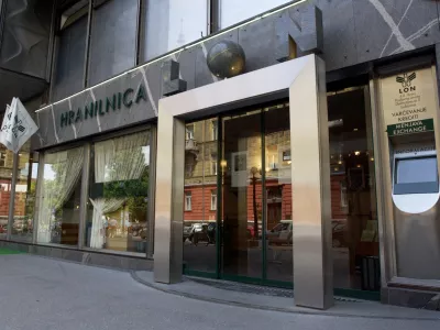 V Hranilnici Lon je trenutno zamrznjenih kar 56,3 odstotka glasovalnih pravic. Foto: Luka Cjuha&nbsp;