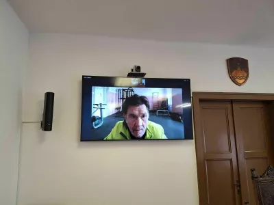 Ludvik Knez je bil na dana&scaron;njem izreku sodbe vidno nezadovoljen in je med sodničino obrazložitvijo sodbe večkrat zagodrnjal. Foto:&nbsp;Peter Lov&scaron;in