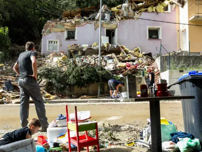 - v plazupodrta družinska hi&scaron;a.- Stahovica - odpravljanje posledic poplav &ndash; sanacija &scaron;kode -- PREGLED LETA 2023  - 08.08.2023 &ndash; najhuj&scaron;a naravna ujma v zgodovini Slovenije - prizadeti dve tretjini države - ujma - poplave &ndash; zemeljski plazovi &ndash; //FOTO: Bojan Velikonja