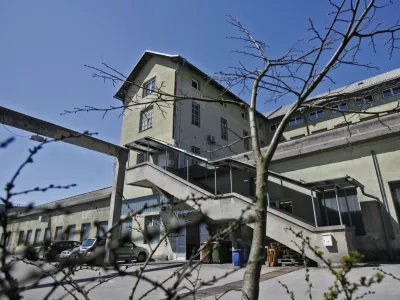 - nekdanja tovarna pohi&scaron;tva Stol Kamnik, Ljubljanska cesta 45, Duplica pri Kamniku, stavba//FOTO: Tomaž Skale 