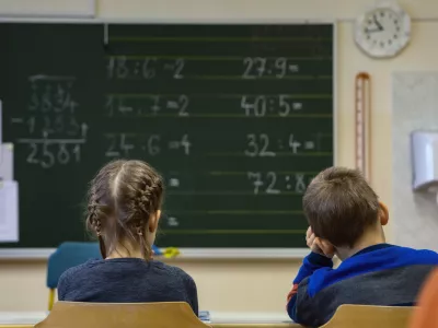 simbolična fotografija - &scaron;olstvo - pouk - &scaron;olska tabla - računaje - matematika - učilnica - - 25.11.2019 &ndash; Osnovna &scaron;ola O&Scaron; Sostro - Podružnična &scaron;ola Prežganje v Ljubljani - Zalog, //FOTO: Luka Cjuha.