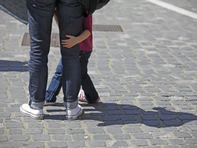 - simbolična fotografija - otrok - star&scaron;i///FOTO: Luka Cjuha