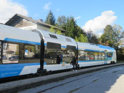 Vlak za pot iz Novega mesta do Ljubljane danes potrebuje približno dve uri. Z modernizacijo železni&scaron;ke proge želijo ta potovalni čas prepoloviti. F Dragana Stanković