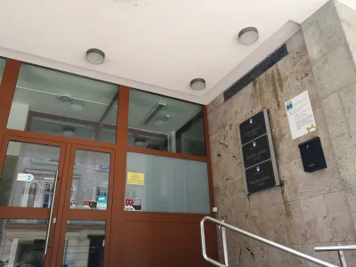 Na celjskem sodi&scaron;ču so spet morali preložiti predobravnavni narok za tri celjske zdravnike, obtožene malomarnega zdravljenja.&nbsp;