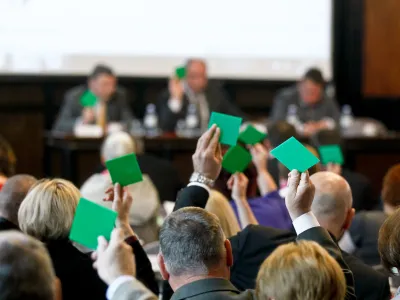 Skup&scaron;čina ZZZS je&nbsp; podprla ukinitev dopolnilnega zavarovanja, ostre kritike pa so letele na predloge zdravni&scaron;kih organizacij, ki se med drugim zavzemajo za uvajanje neodvisnih ponudnikov zdravstvenih storitev. Foot: STA