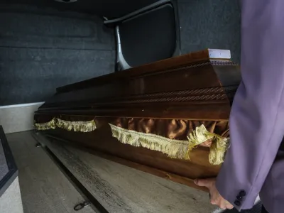 - pogrebne storitve - prevoz pokojnikov - krsta<br><br><br>- pokopali&scaron;ke in pogrebne dejavnosti - upravljanje in urejanje pokopali&scaron;č -  //FOTO: Luka CjuhaOPOMBA: DNEVNIKOV OBJEKTIV - REPORTAŽA 2016.