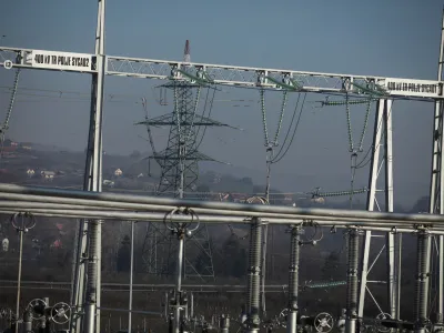 S 1. marcem prihodnje leto bo začel veljati nov način obračunavanja omrežnine za državljane, in sicer bo obračun narejen na podlagi petih tarifnih blokov, stro&scaron;ek za uporabo omrežja v posameznem bloku pa bo odvisen od obremenjenosti omrežja in odjemalčeve uporabe v preteklem obdobju.&nbsp;