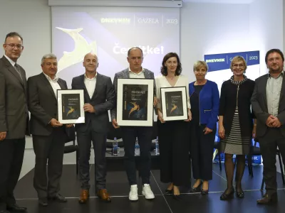 Zvonko Cotič, direktor raziskav in Mitja Čotar, direktor, razvoja v podjetju Structum, direktor podjetja &Scaron;kerjanc &ndash; regijska gazela Petra &Scaron;inigoj, generalna direktorica Seyfor Adriatic- 21.09.2023 - 23. Slovenska GAZELA 2023 &ndash; regijski izbor najbolj&scaron;ih najhitreje rastočih podjetij v organizaciji časnika Dnevnik &ndash; razglasitev Primorsko-notranjske gazele 2023 v Pivki //FOTO: Luka Cjuha